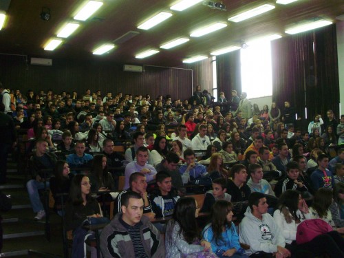 Tribina u Tehničkoj školi na Novom Beogradu
